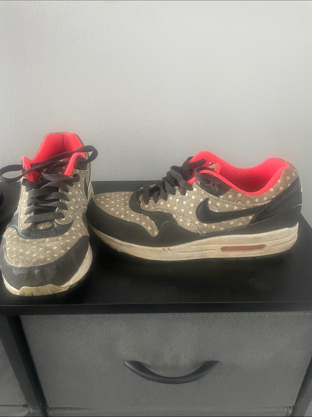 Nike Black & Hyper pink Polka Dot Air Max Sneakers